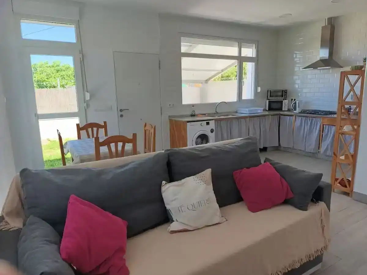 Sala d'estar de Casa adosada en venda en Vejer de la Frontera amb Jardí privat, Traster i Moblat