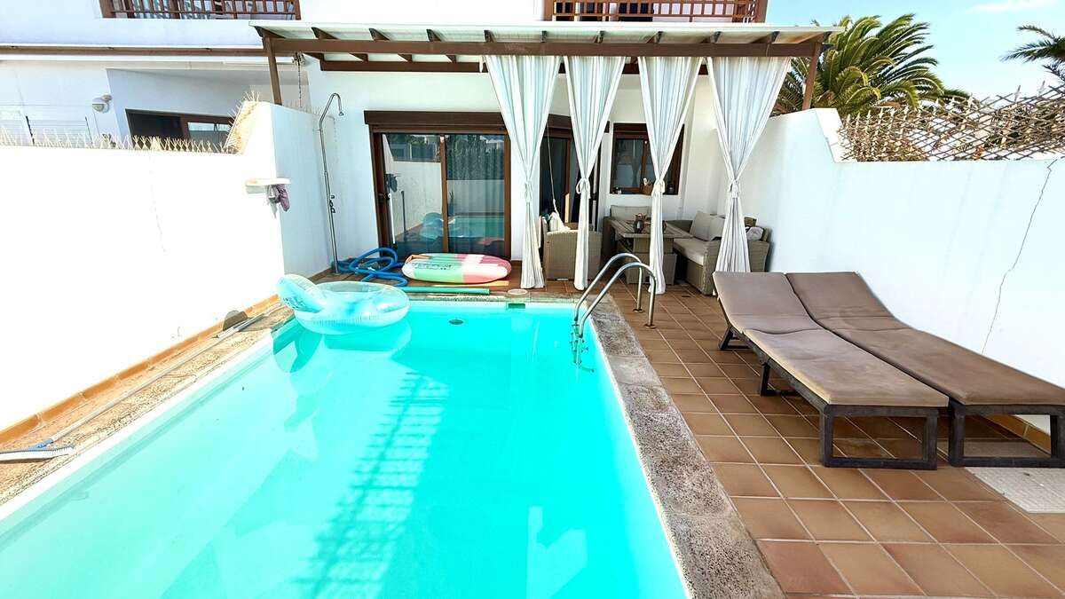 Piscina de Casa adosada en venda en Teguise amb Terrassa, Traster i Piscina