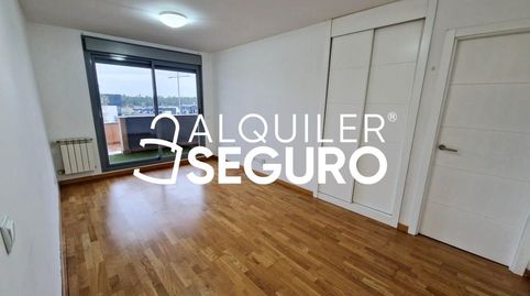 Foto 2 de Piso de alquiler en Del Pino Canario, Campamento, Madrid Capital