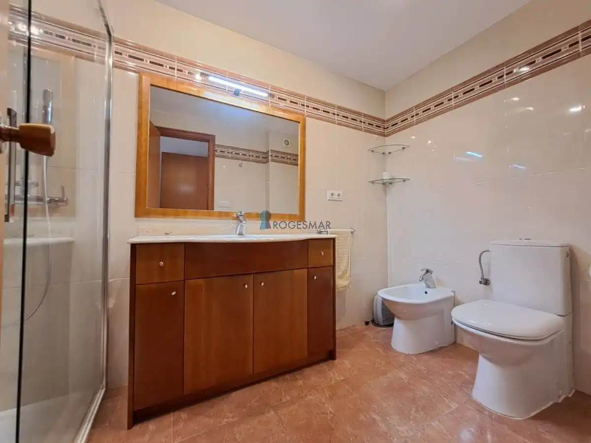 Bany de Apartament en venda en Benicasim / Benicàssim amb Terrassa, Traster i Piscina comunitària