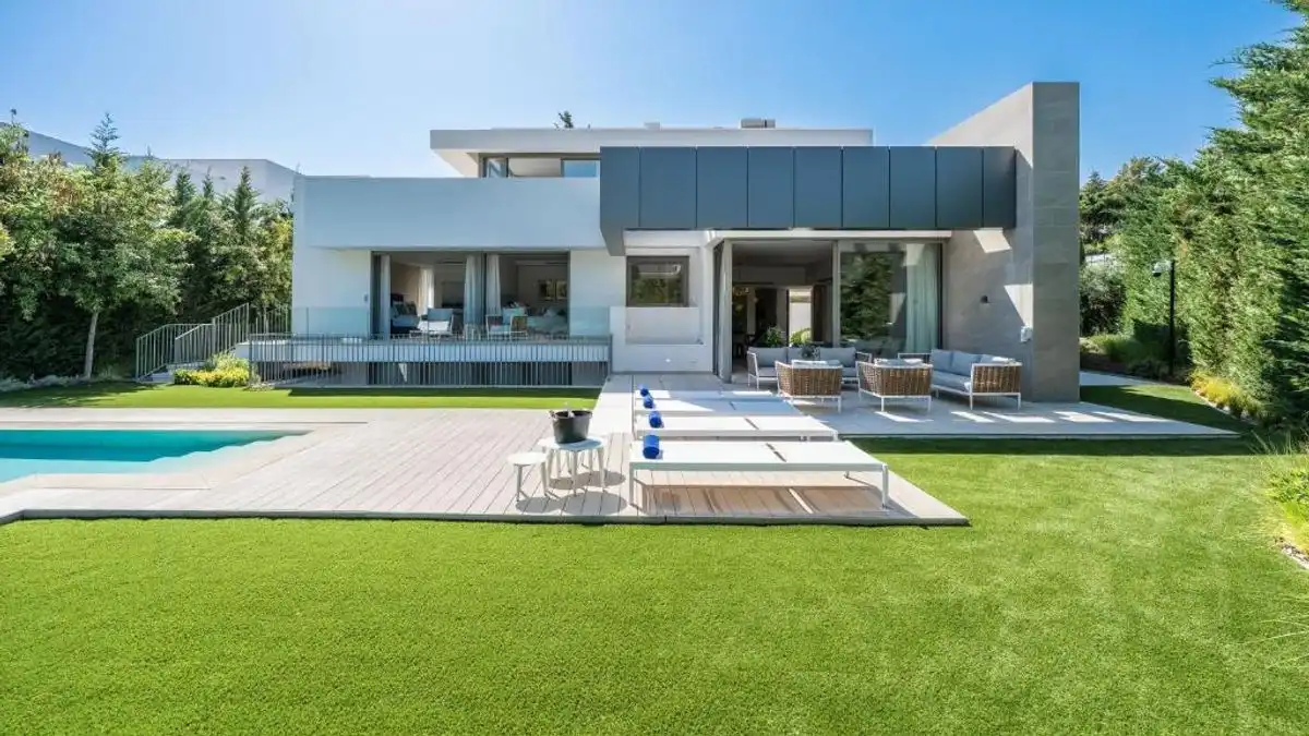 Terrassa de Casa o xalet en venda en Estepona amb Aire condicionat, Calefacció i Jardí privat