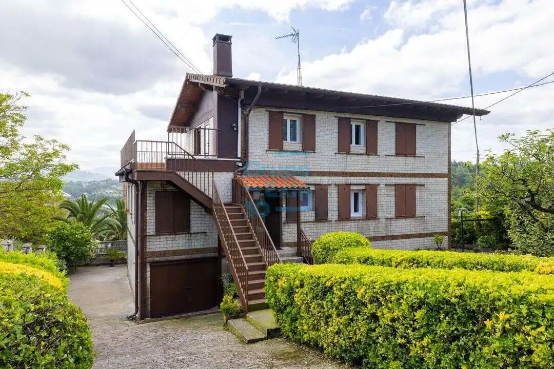 Vista exterior de Casa o chalet en venta en Donostia - San Sebastián  con Calefacción, Jardín privado y Terraza