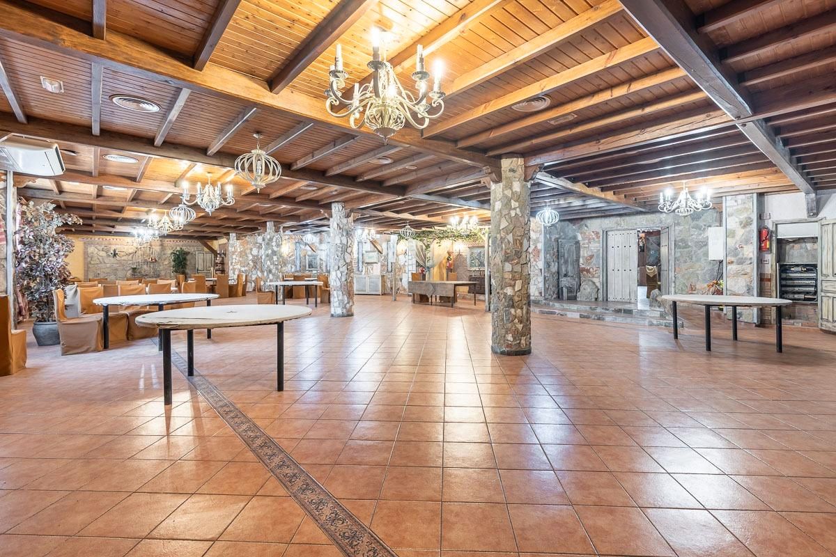 Premises for sale in  Granada Capital  with Heating and Terrace