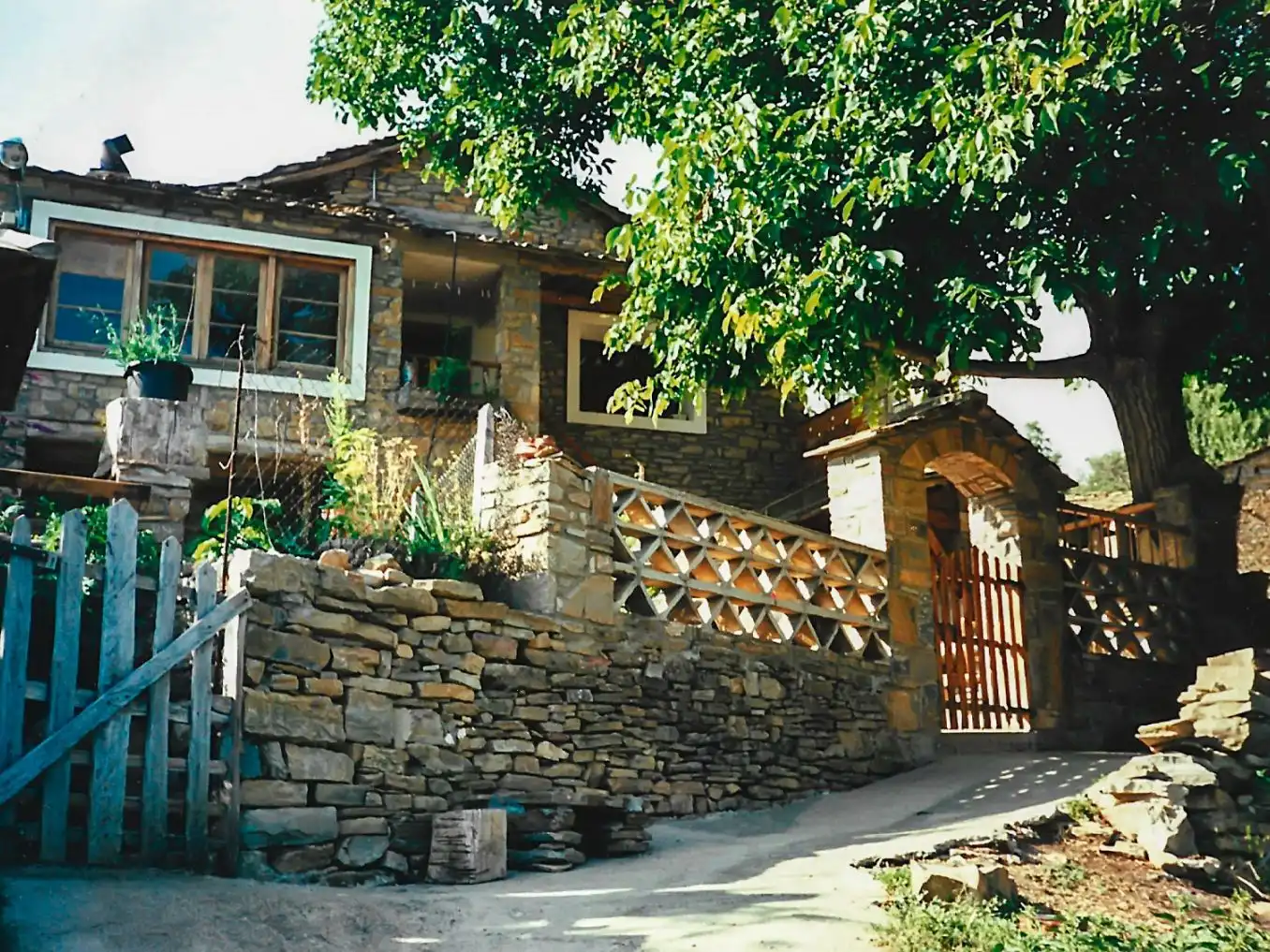 Casa rústica amb jardí en venda a Calle Única 1, imagen 2