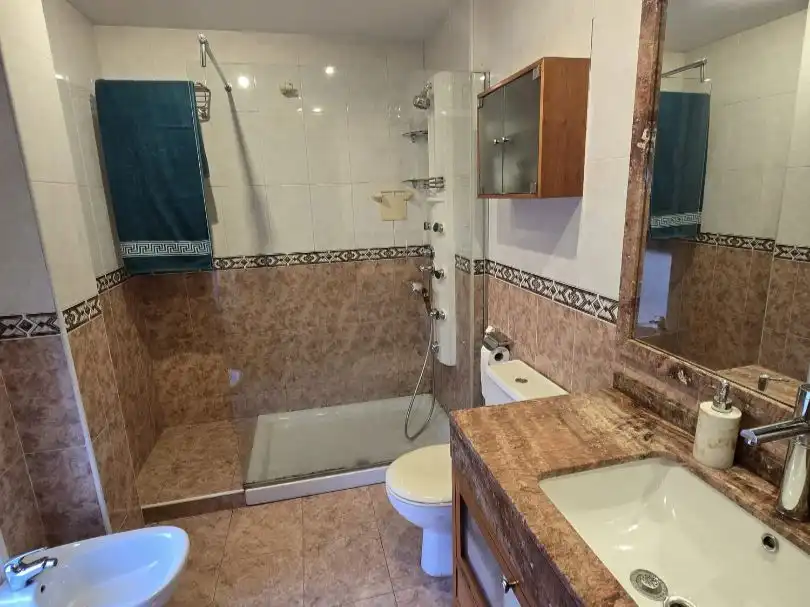 Bany de Casa o xalet en venda en Quintanilla Vivar amb Aire condicionat, Calefacció i Jardí privat
