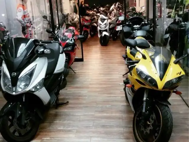 Local comercial en traspaso en Avinguda Pallaresa 118, imagen 2