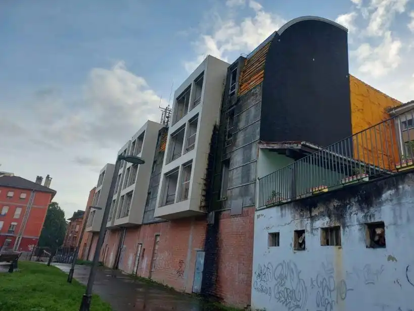 Vista exterior de Edificio en venta en Grado