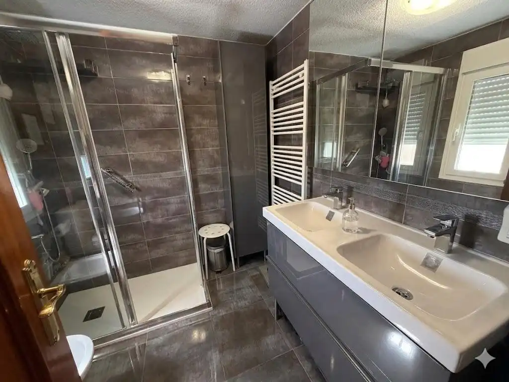 Badezimmer von Wohnung zur Miete in Móstoles mit Klimaanlage, Heizung und Parkett