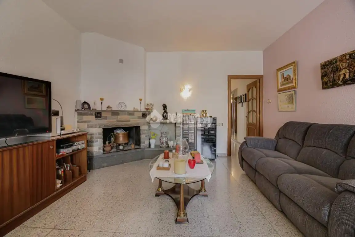 Wohnzimmer von Einfamilien-Reihenhaus zum Verkauf in Terrassa mit Terrasse