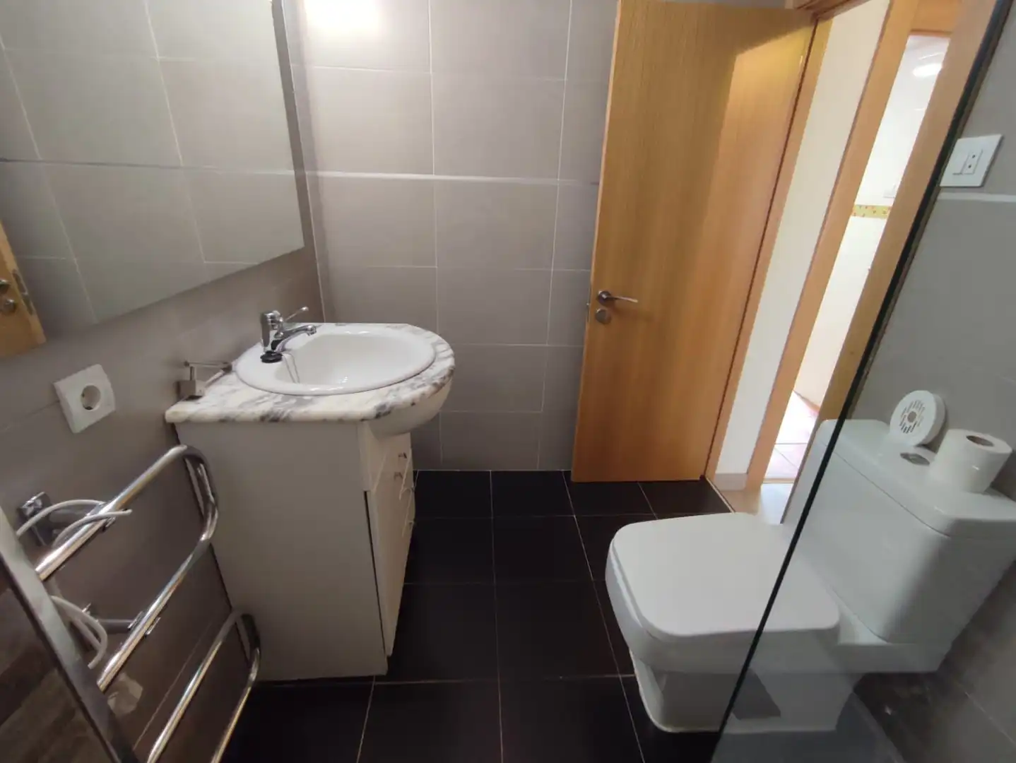 Bathroom of Flat for rent in Gijón   with Heating and Parquet flooring