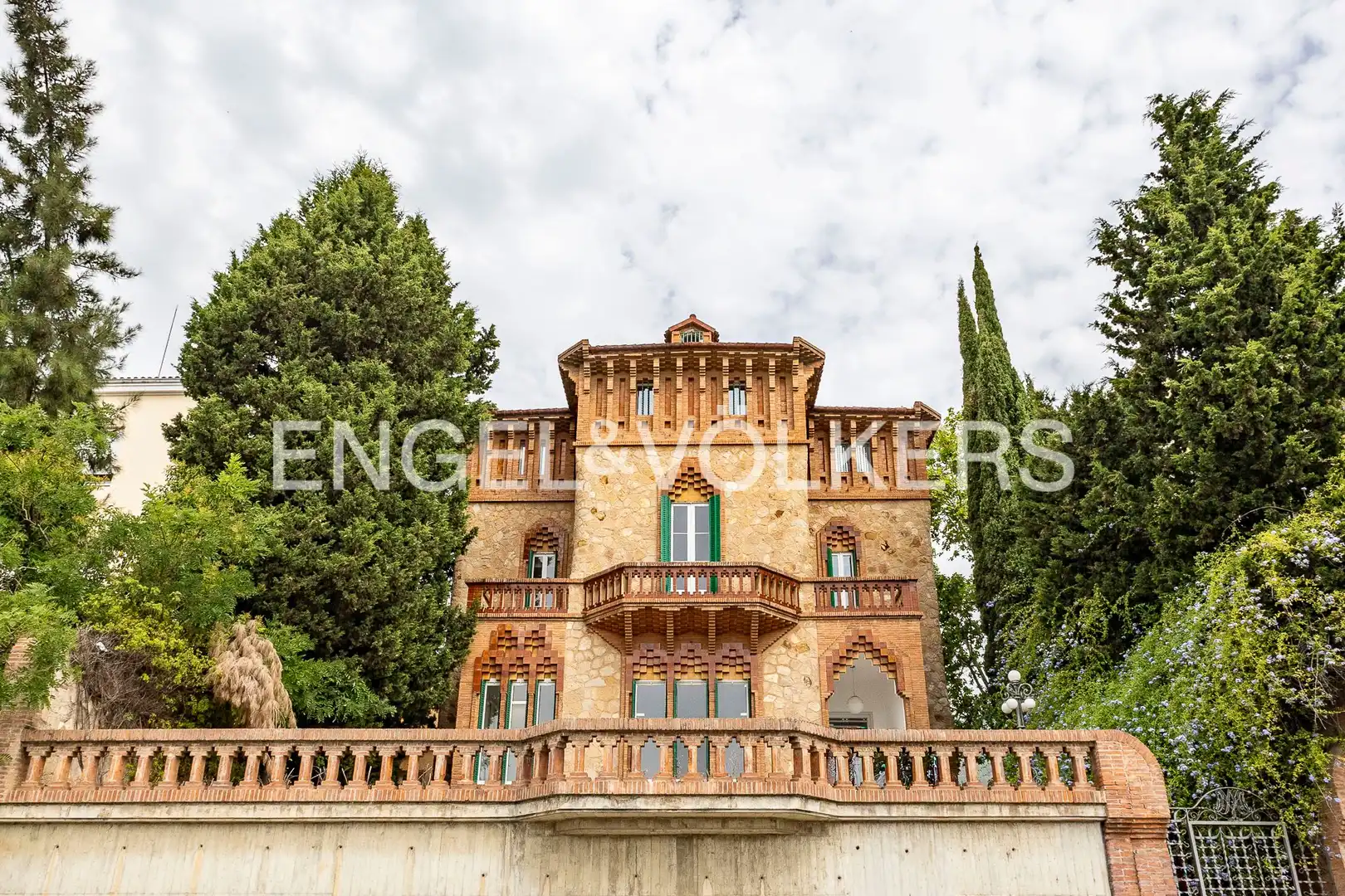 Vista exterior de Casa o xalet de lloguer en Barcelona amb Aire condicionat, Calefacció i Jardí privat