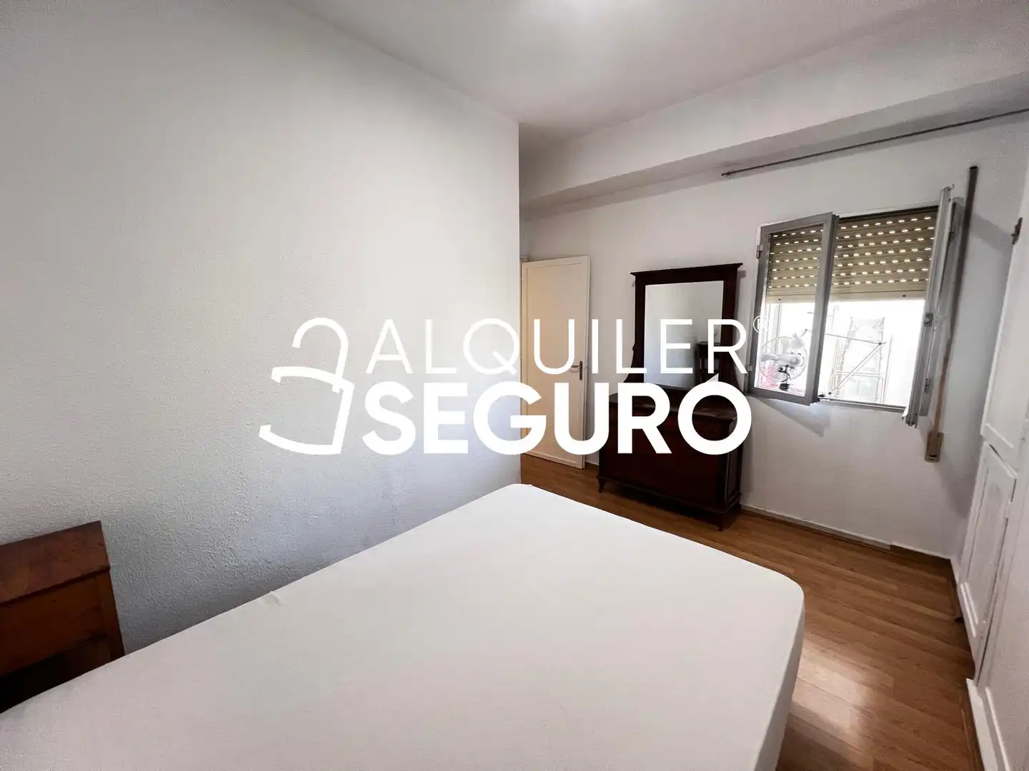 Habitación de Piso de alquiler en Madrid con Calefacción, Terraza y Amueblado