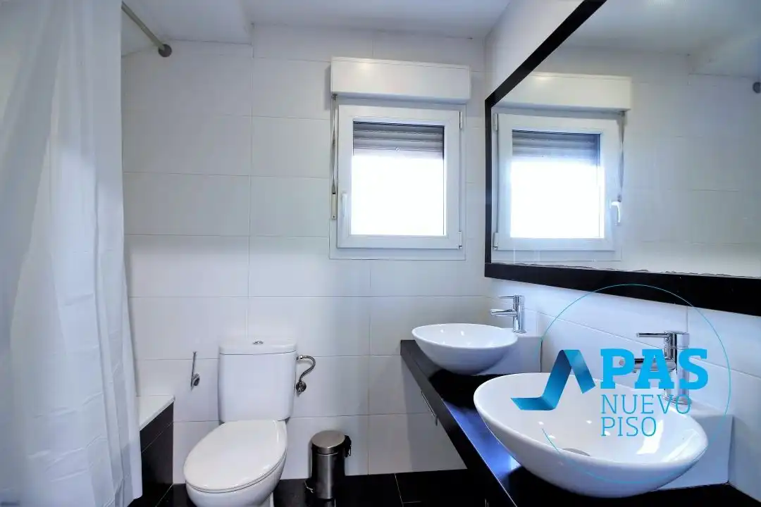 Baño de Casa o chalet en venta en El Astillero   con Calefacción, Jardín privado y Trastero