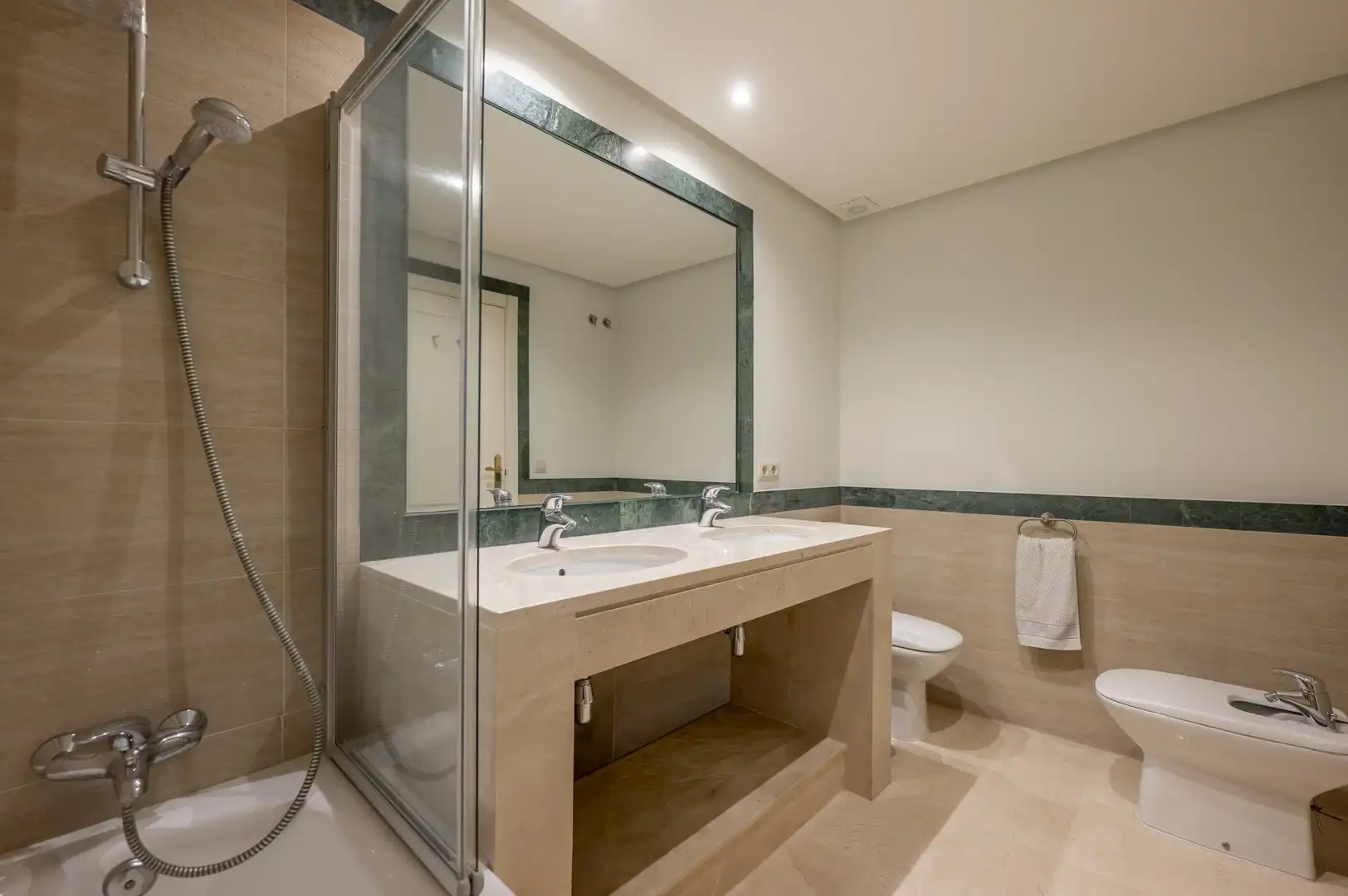 Bathroom of Apartments for sale in Benahavís  with Air Conditioner, Terrace and Storage room