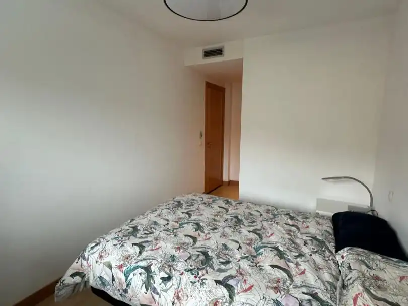 Bedroom of Flat for rent in Madrid  with Air Conditioner, Heating and Furnished