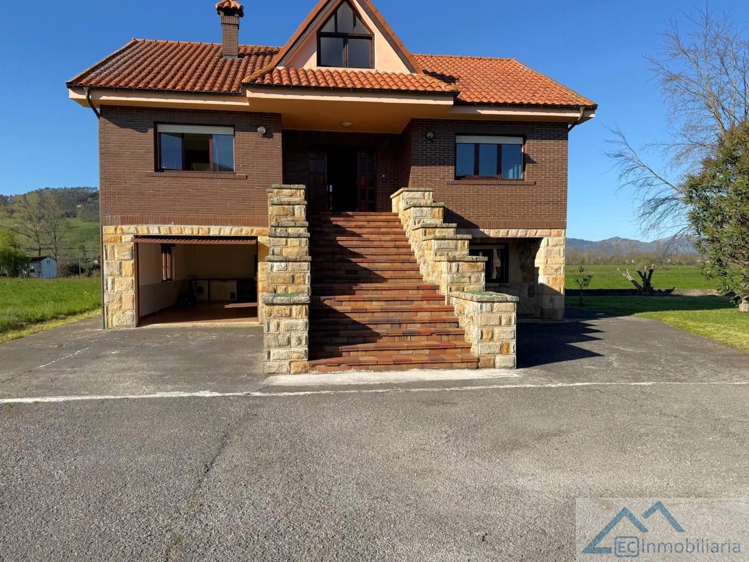 Vista exterior de Casa o xalet en venda en Santa María de Cayón amb Traster