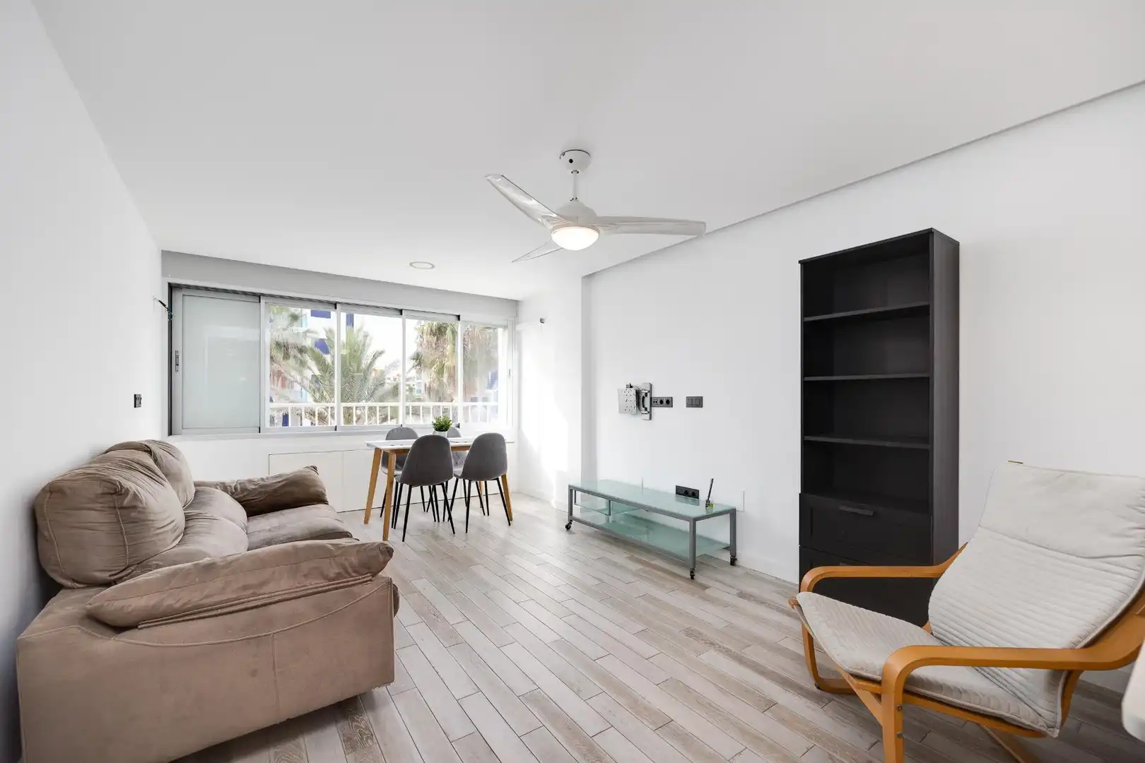Sala d'estar de Apartament en venda en Torrevieja amb Terrassa, Traster i Piscina comunitària