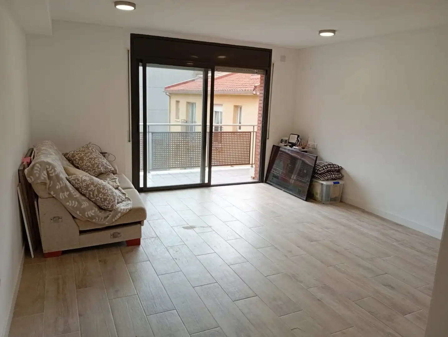 Wohnzimmer von Dachboden zum Verkauf in Calella mit Heizung, Parkett und Terrasse