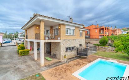 Exterior view of House or chalet for sale in Girona Capital  with Air Conditioner, Terrace and Swimming Pool