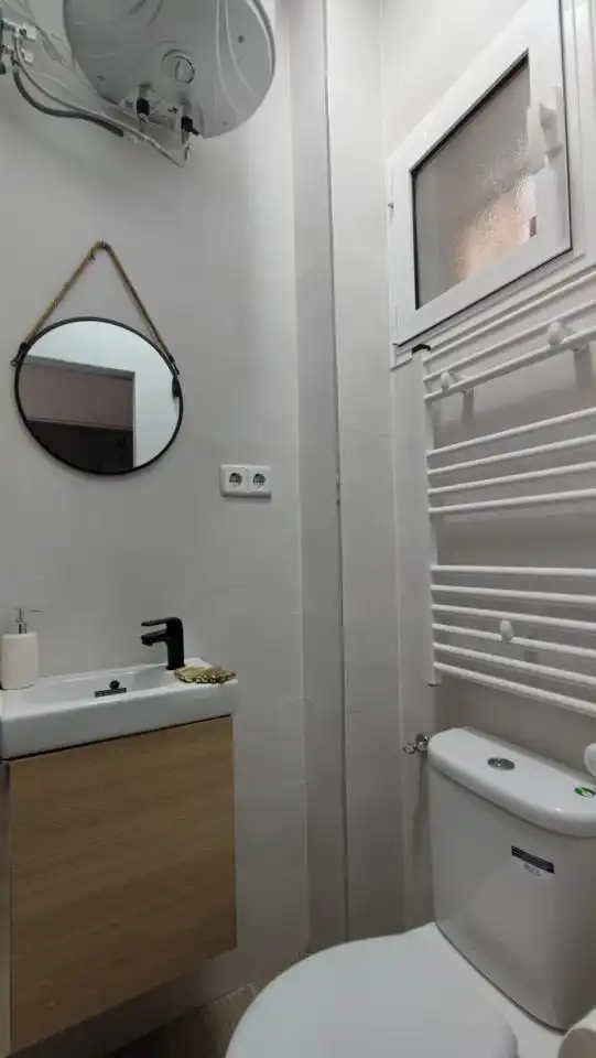 Badezimmer von Wohnung zur Miete in Madrid mit Klimaanlage, Heizung und Möbliert