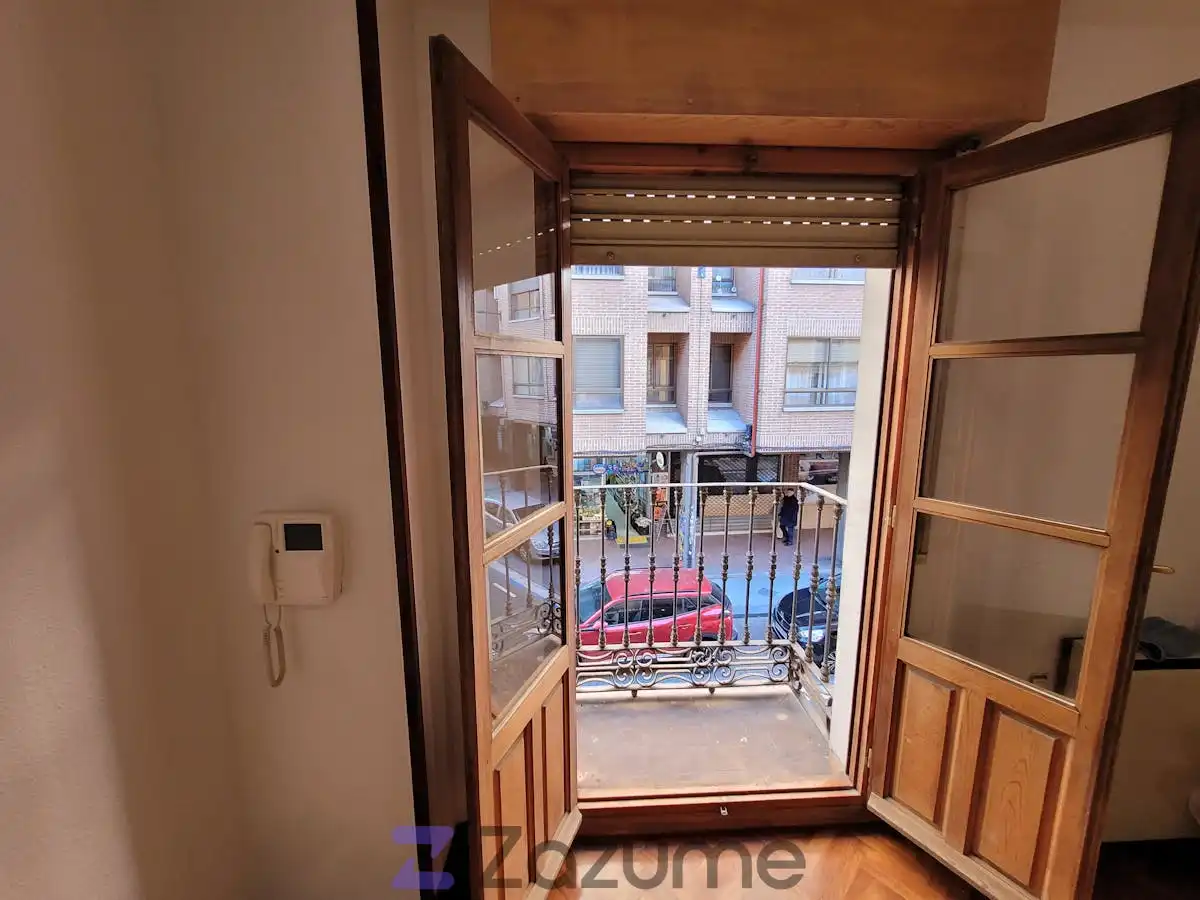 Study for rent in C. Alonso Pesquera, Centro