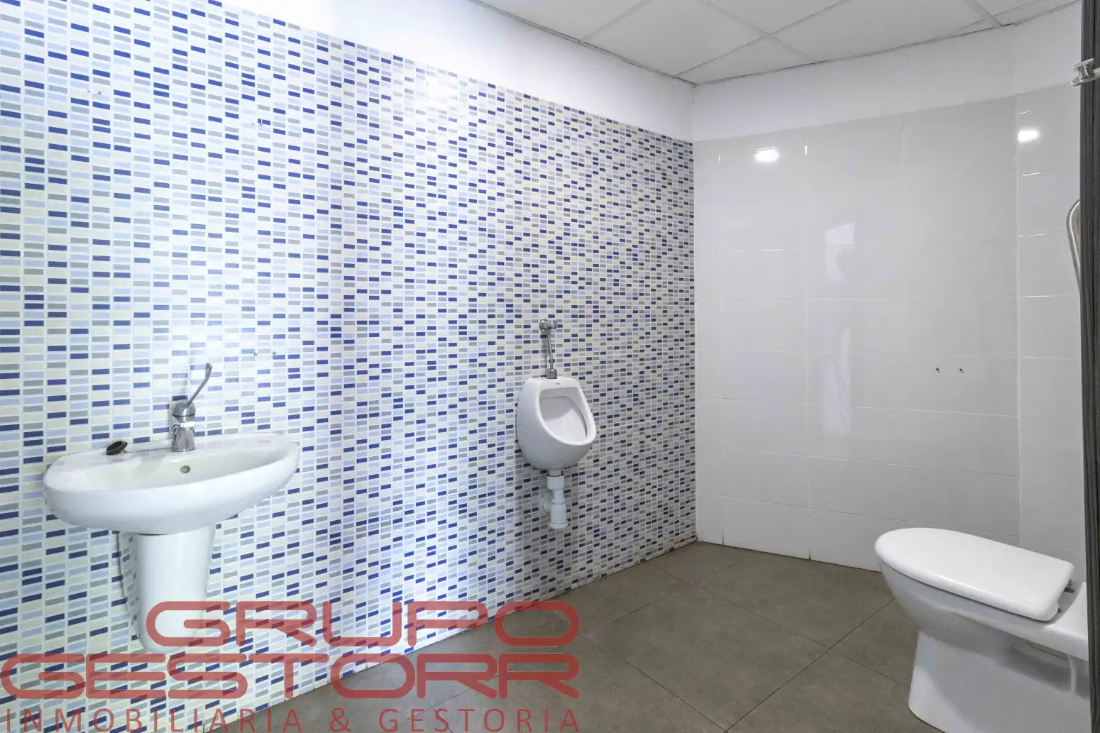 Badezimmer von Geschaftsraum zur Miete in Torrent
