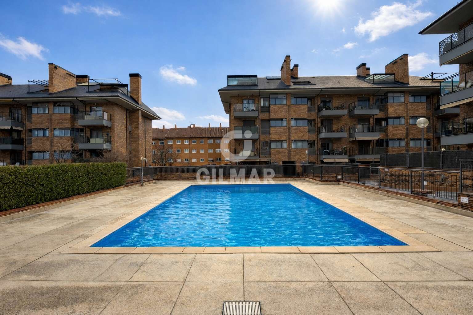 Piscina de Pis en venda en Boadilla del Monte amb Calefacció, Jardí privat i Traster