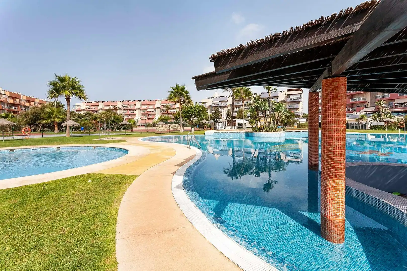 Piscina de Pis en venda en El Ejido amb Aire condicionat, Calefacció i Jardí privat