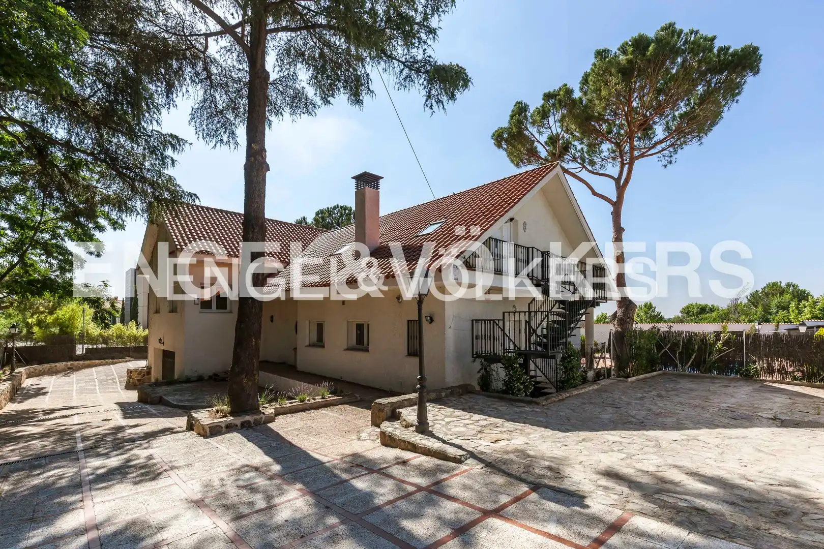 Vista exterior de Casa o chalet en venta en Madrid con Aire acondicionado, Calefacción y Jardín privado