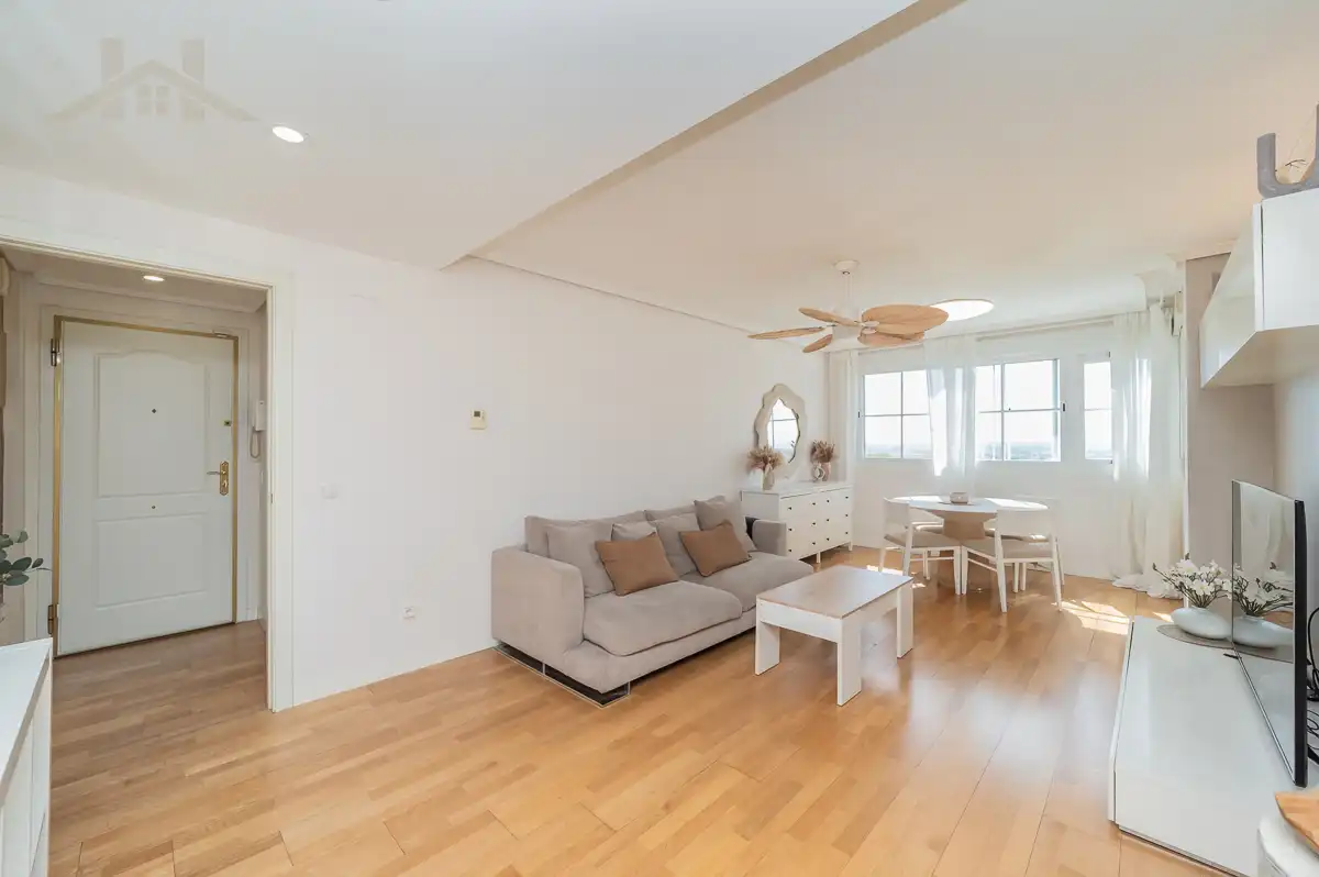 Sala de estar de Dúplex en venta en Arroyomolinos (Madrid) con Aire acondicionado, Calefacción y Terraza