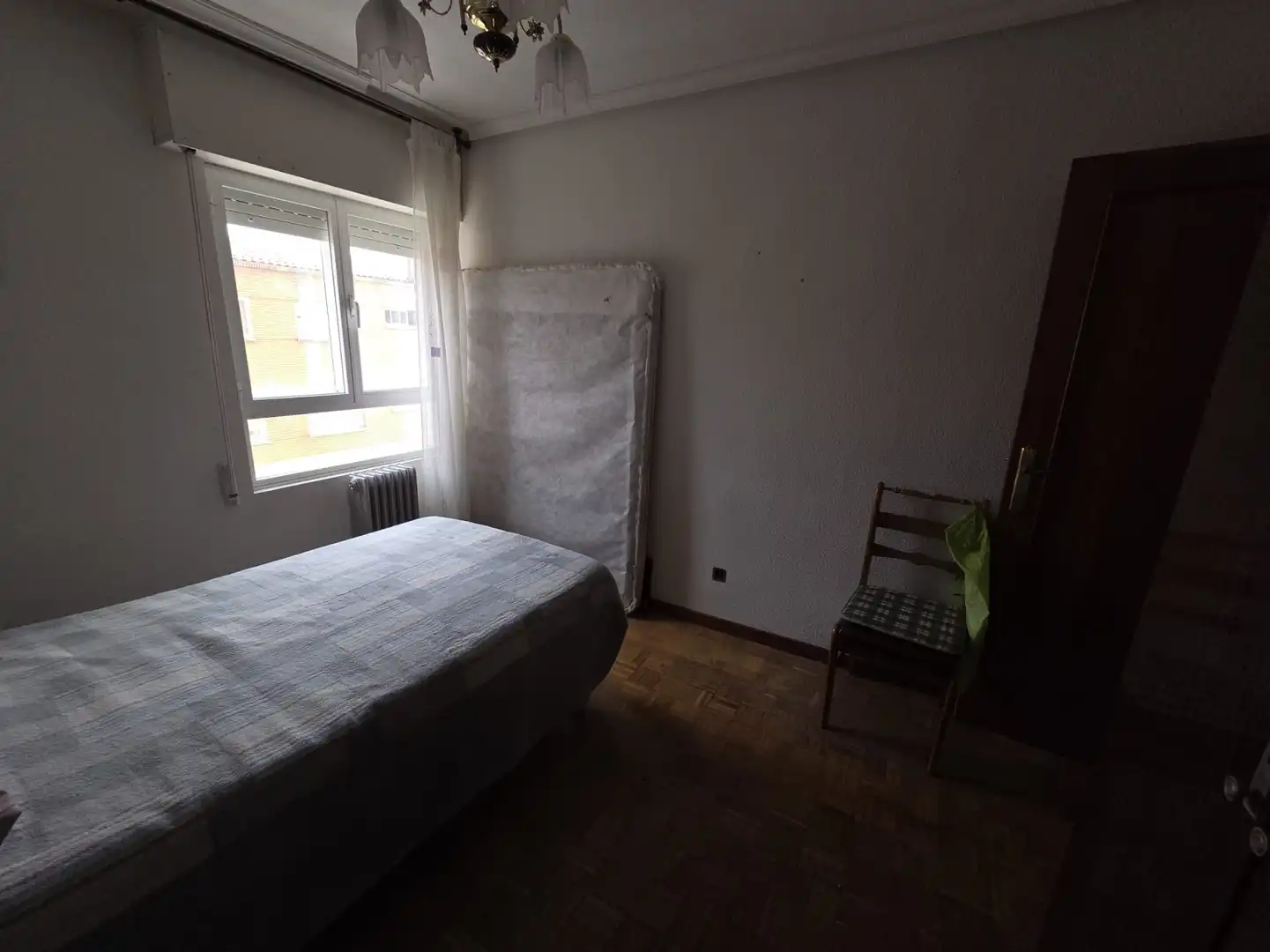 Bedroom of Flat for sale in Salamanca  with Heating, Parquet flooring and Balcony