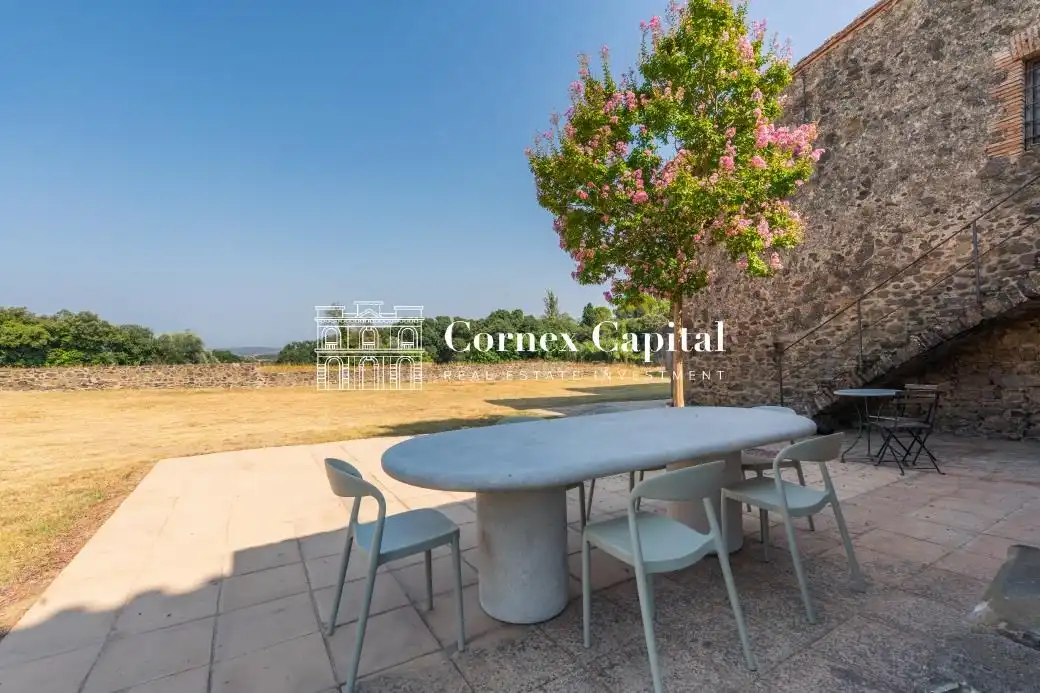 Terrasse von Country house zur Miete in Rupià mit Klimaanlage, Heizung und Privatgarten