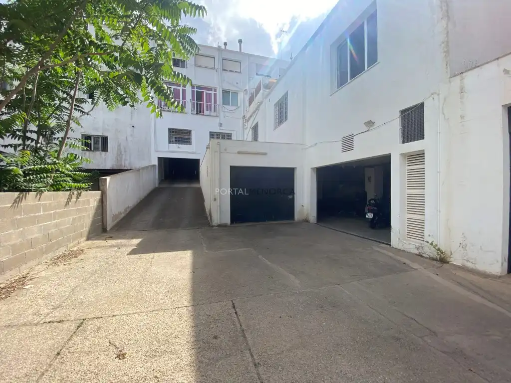 Vista exterior de Edifici en venda en Maó - Mahón