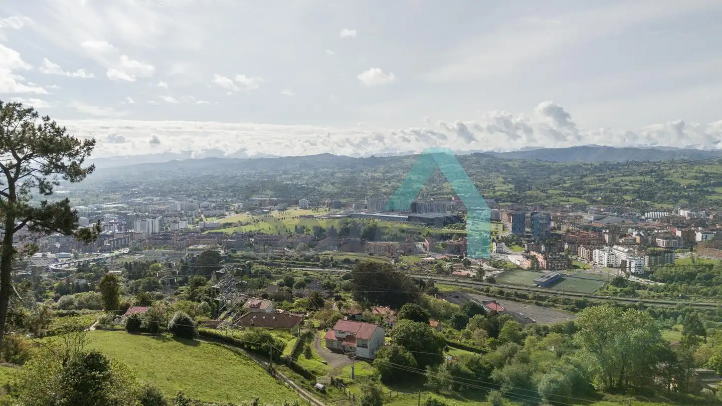 Vista exterior de Casa o chalet en venta en Oviedo  con Calefacción, Jardín privado y Parquet