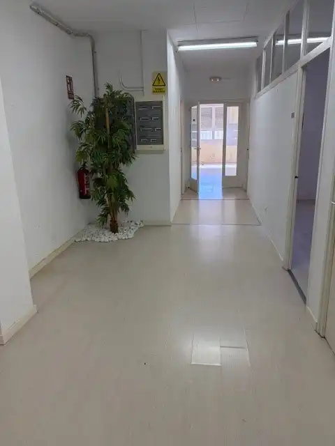 Business premises to rent in Centre