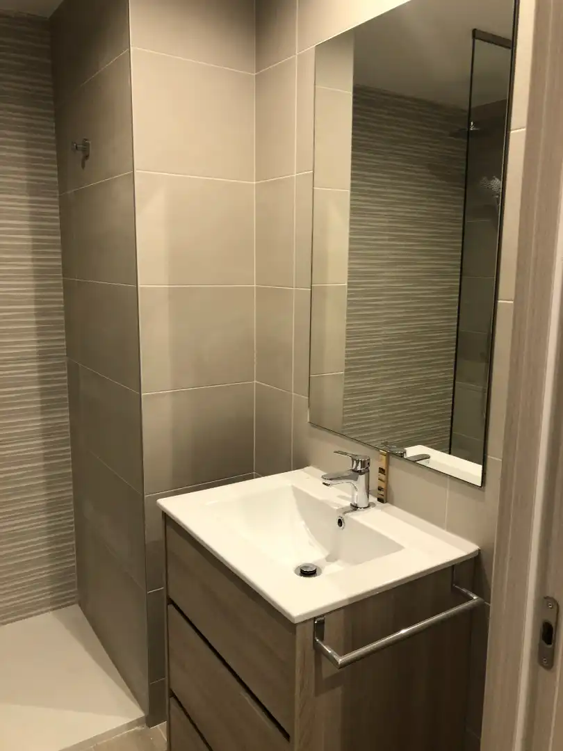 Badezimmer von Wohnungen zur Miete in Vigo  mit Heizung, Ofen und Waschmaschine