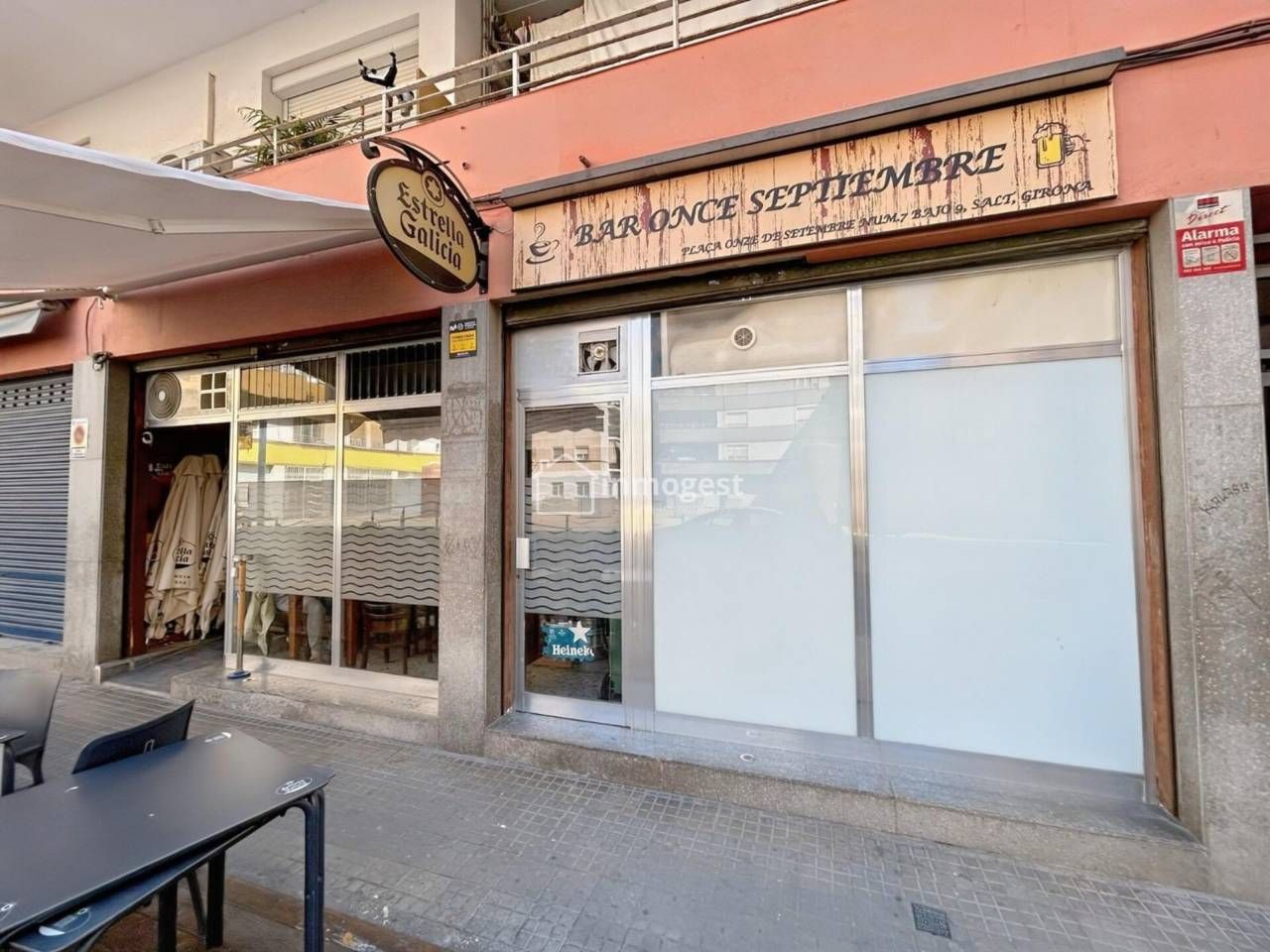 Premises for sale in Salt  with Air Conditioner