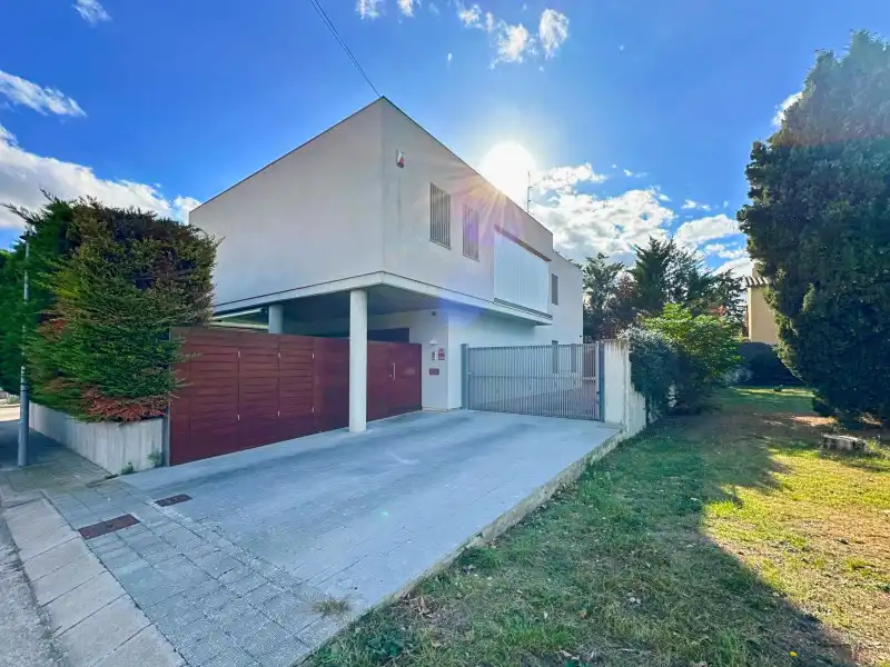 Houses for sale in N/A, Centre