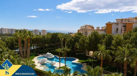 Apartamento con piscina comunitaria, en la provincia de Alicante, en Orihuela Costa. 2 habitaciones | 53 m² | A 900 metros del mar