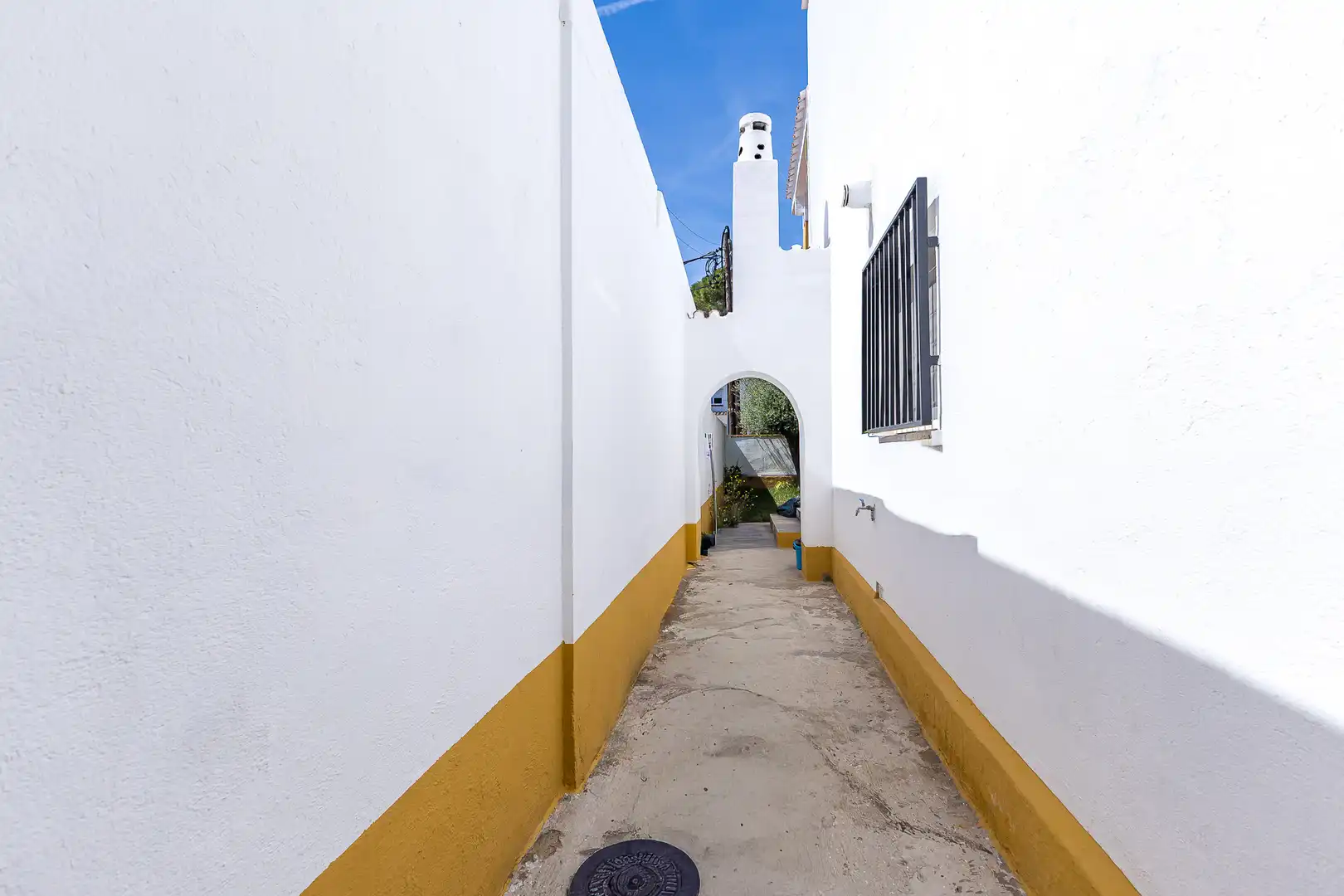 Vista exterior de Casa adosada en venda en Cubelles amb Aire condicionat, Calefacció i Jardí privat