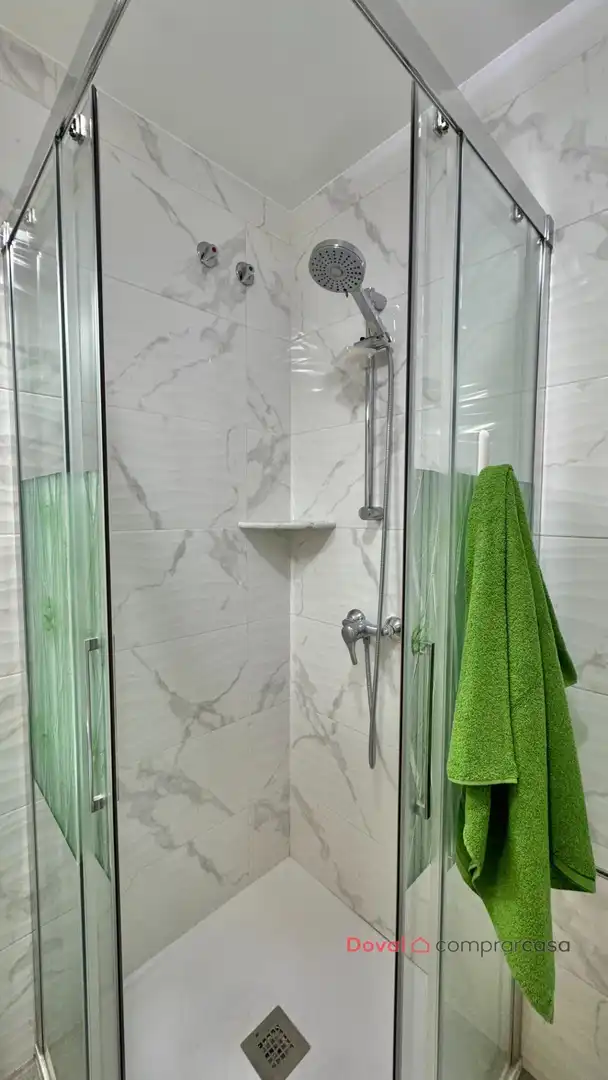 Baño de Ático en venta en Tui con Calefacción, Parquet y Terraza