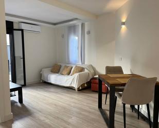 Sala d'estar de Apartament de lloguer en Estepona amb Aire condicionat i Terrassa