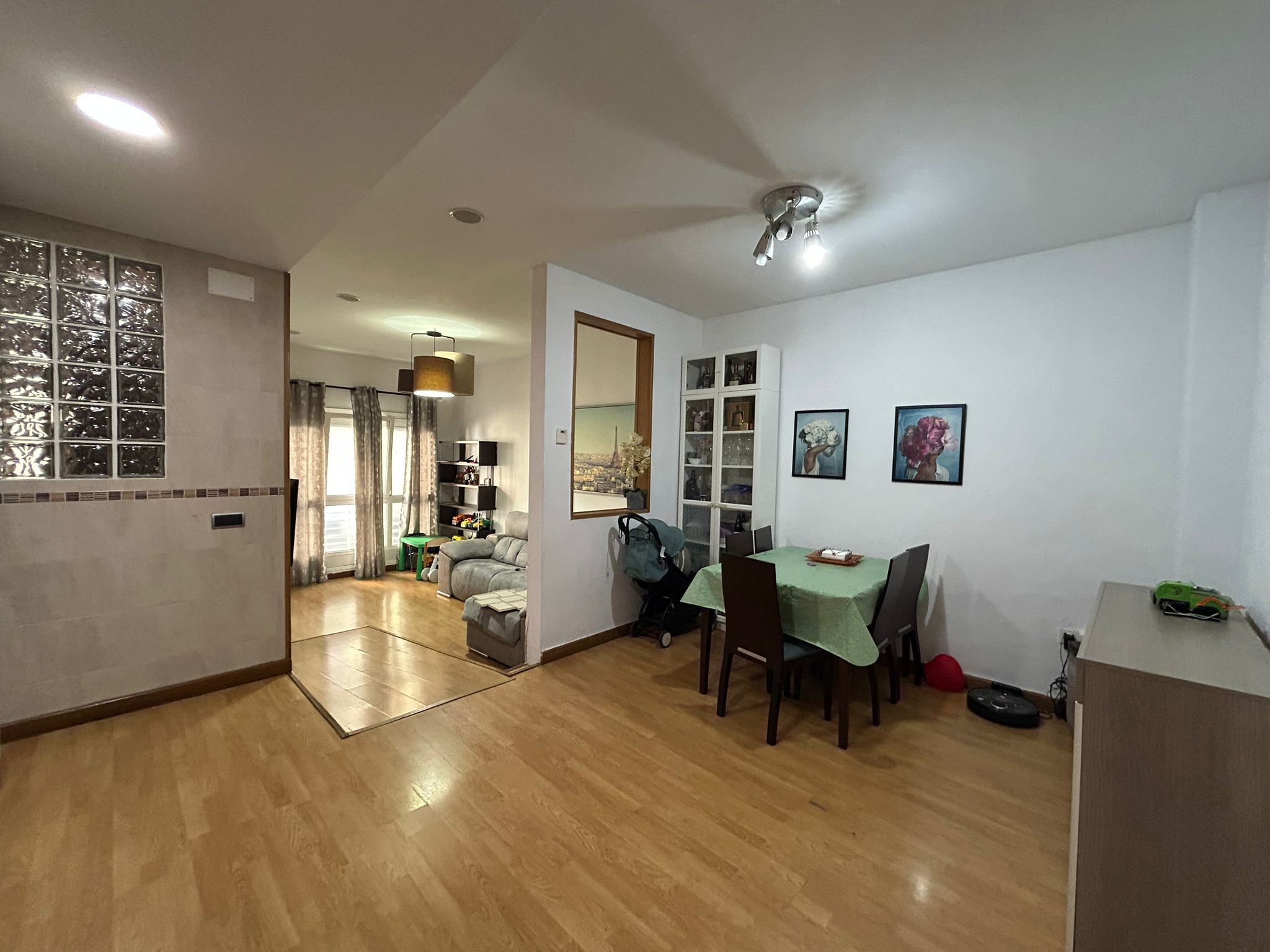 Sala de estar de Piso en venta en L'Hospitalet de Llobregat con Trastero