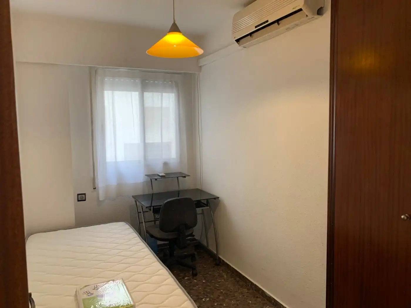 Schlafzimmer von Wohnung zur Miete in Valencia mit Möbliert und Balkon