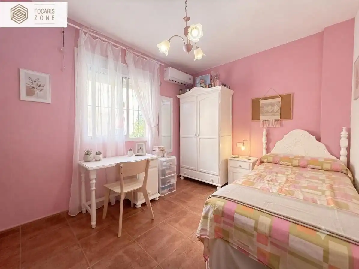 Habitación de Casa adosada en venta en Málaga con Aire acondicionado, Calefacción y Terraza