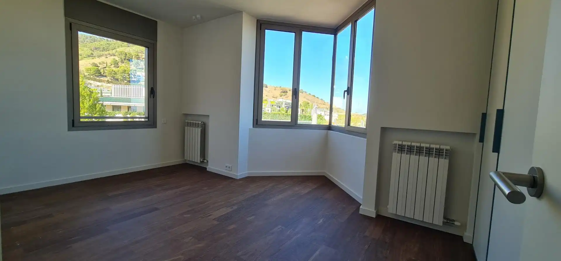 Dormitori de Casa adosada en venda en Barcelona amb Aire condicionat, Calefacció i Jardí privat