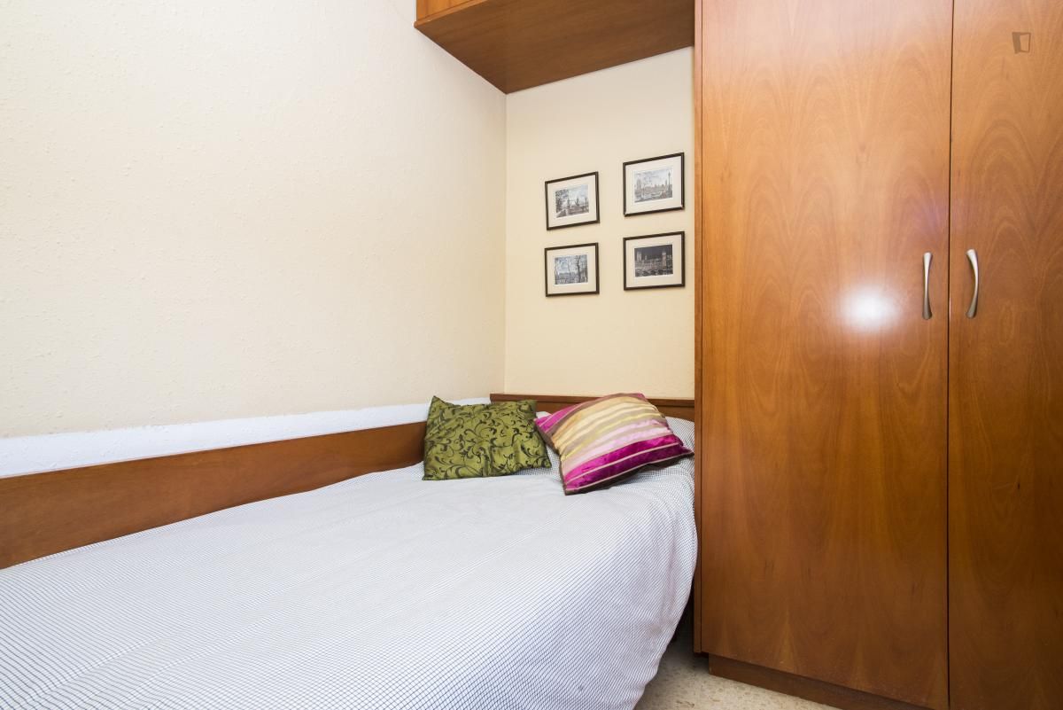 Apartment to share in La Marina del Port