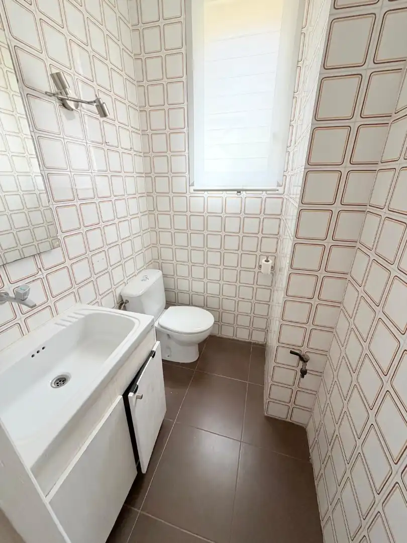 Bathroom of Office for rent in Horta - Guinardó