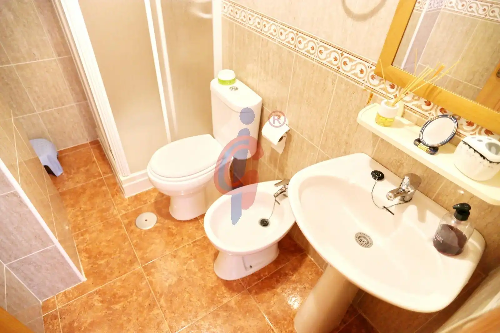 Bany de Apartament en venda en Guardamar del Segura amb Terrassa i Moblat