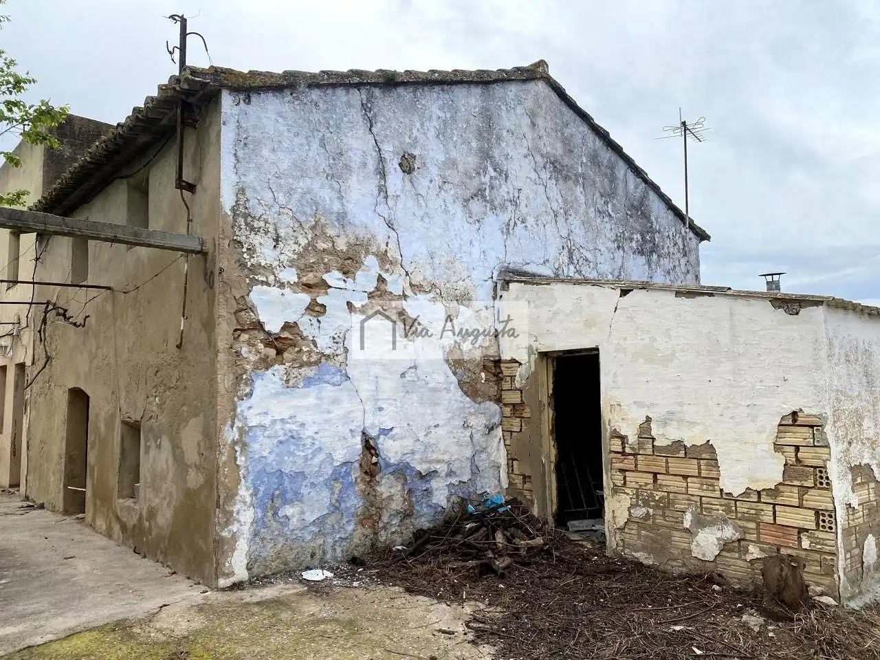 Vista exterior de Casa o xalet en venda en Deltebre amb Terrassa